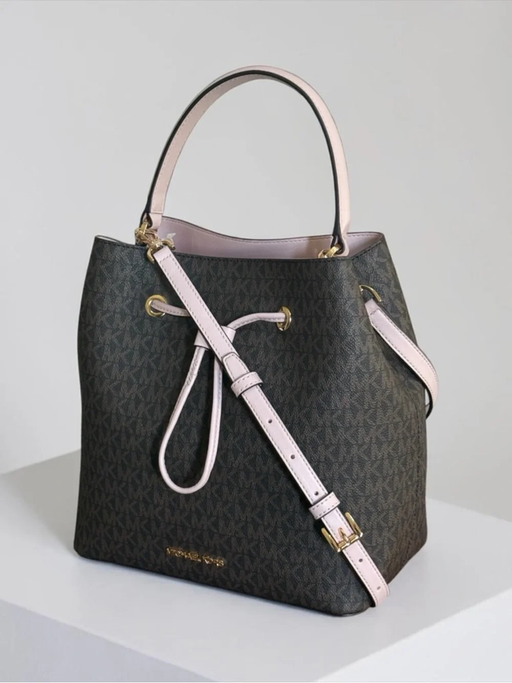 NWT Michael Kors Suri Brown Monogram Bucket Bag with Pale Pink Trim! NEW! - Picture 2 of 15
